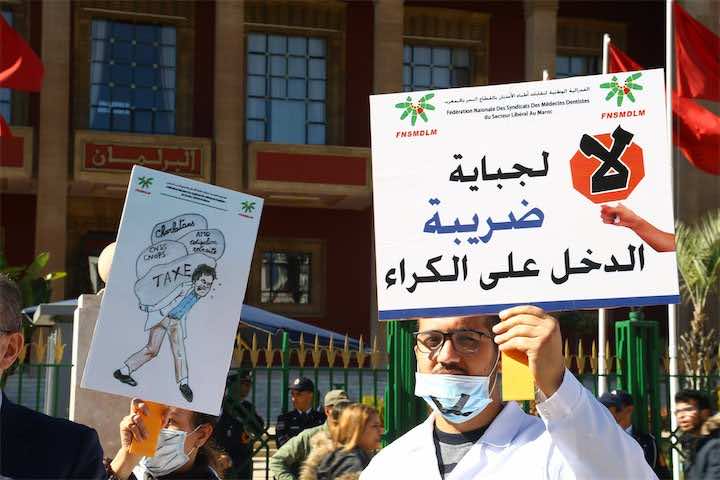 بعد رفعهم شعار "في بلادي ظلموني".. الدكالي يتدخل لإطفاء غضب أطباء الأسنان