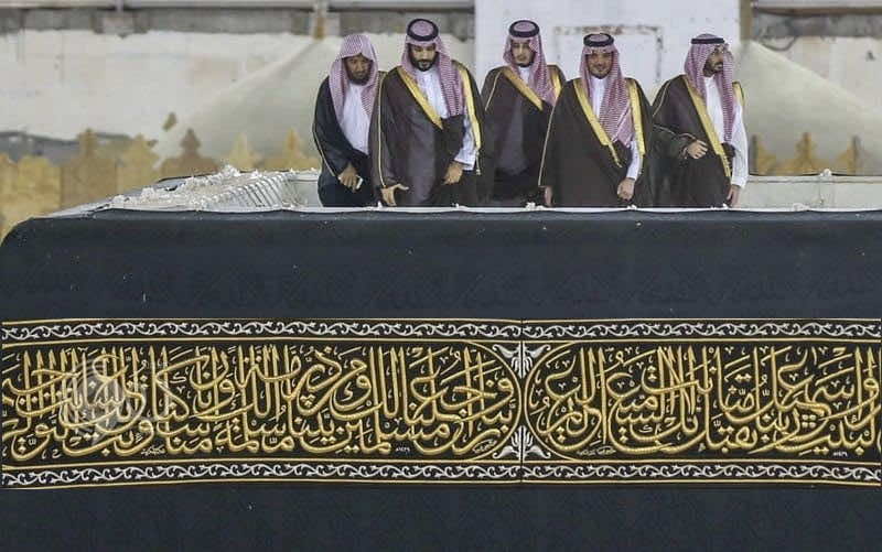 بعد اعتلائه للكعبة فجرا..نشطاء لولي العهد السعودي: أطلق سراح النشطاء وأوقف القمع أولا! - فيديو