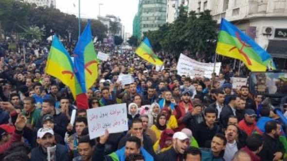 العشرات يحتجون ضد أخنوش أمام البرلمان