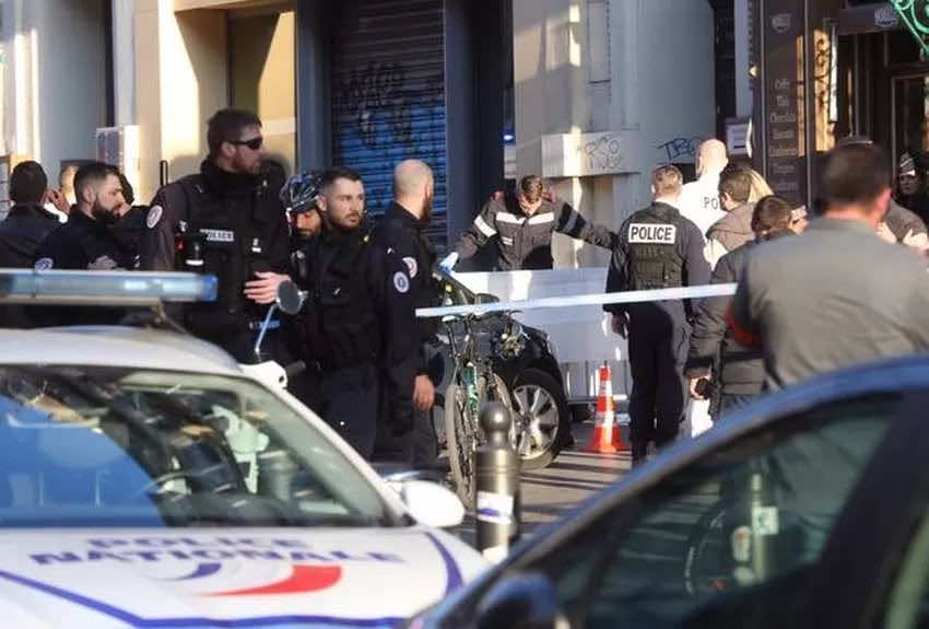 عاجل.. مسلح يصيب اثنين من المارة في هجوم بمدينة مارسيليا الفرنسية والشرطة ترديه قتيلا