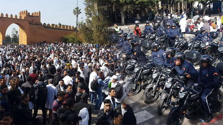 بعد قمع الأساتذة أمام القصر الملكي.. الخلفي: السلطات هي من تحدد مسارات التظاهر