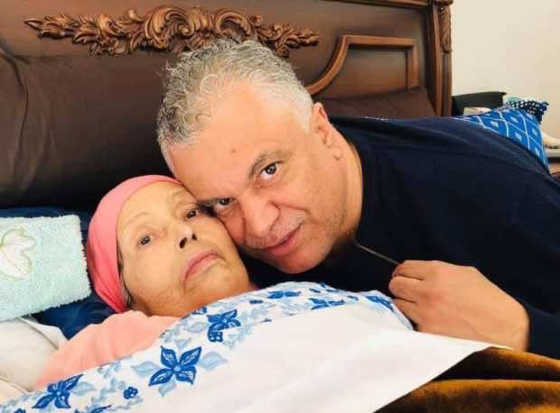 حزنا على وفاة والدته.. الخياري يغيب وابنه ينهار بالبكاء في عرض فيلم "طاكسي بيض"
