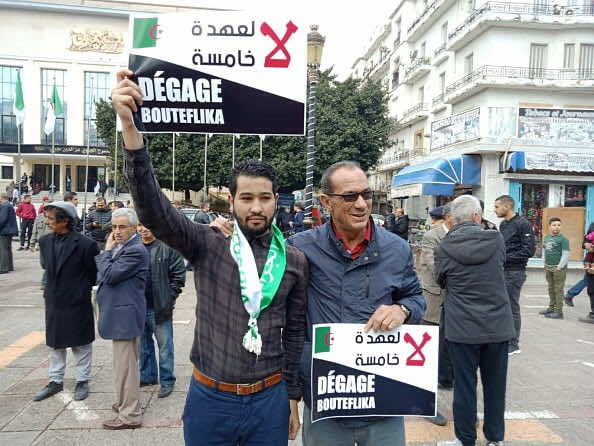 حراك الجزائر ضد " العهدة الخامسة".. أبرز المواقع الإخبارية خارج التغطية والرفض الشعبي يتمدد!