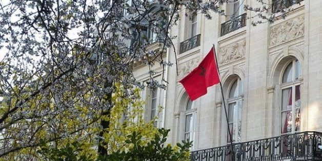 إحتجاجا على نسف "البلطجية" لندوة باريس.. أصوات حقوقية تحتج أمام سفارة المغرب بفرنسا