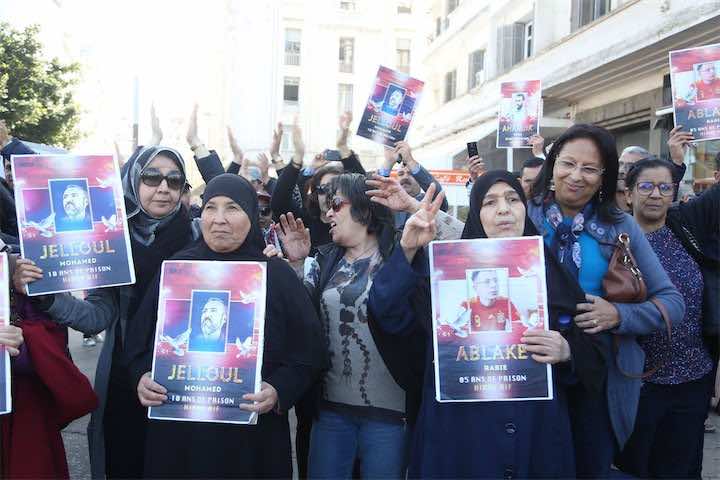 تحت شعار "في بلادي ظلموني"..عائلات معتقلي الريف تحتج في البيضاء للإفراج عن أبنائها - صور
