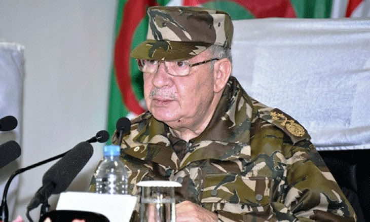قائد الجيش الجزائري يهاجم الإحتجاجات ضد بوتفليقة ويهدد المحتجين بـ"العواقب غير المحمودة" -فيديو-