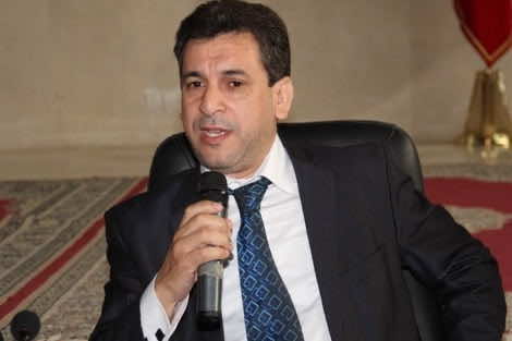 مواطن يهاجم رئيس مقاطعة بألفاظ نابية.. والأشغال كادت تتحول إلى اشتباك بالأيادي