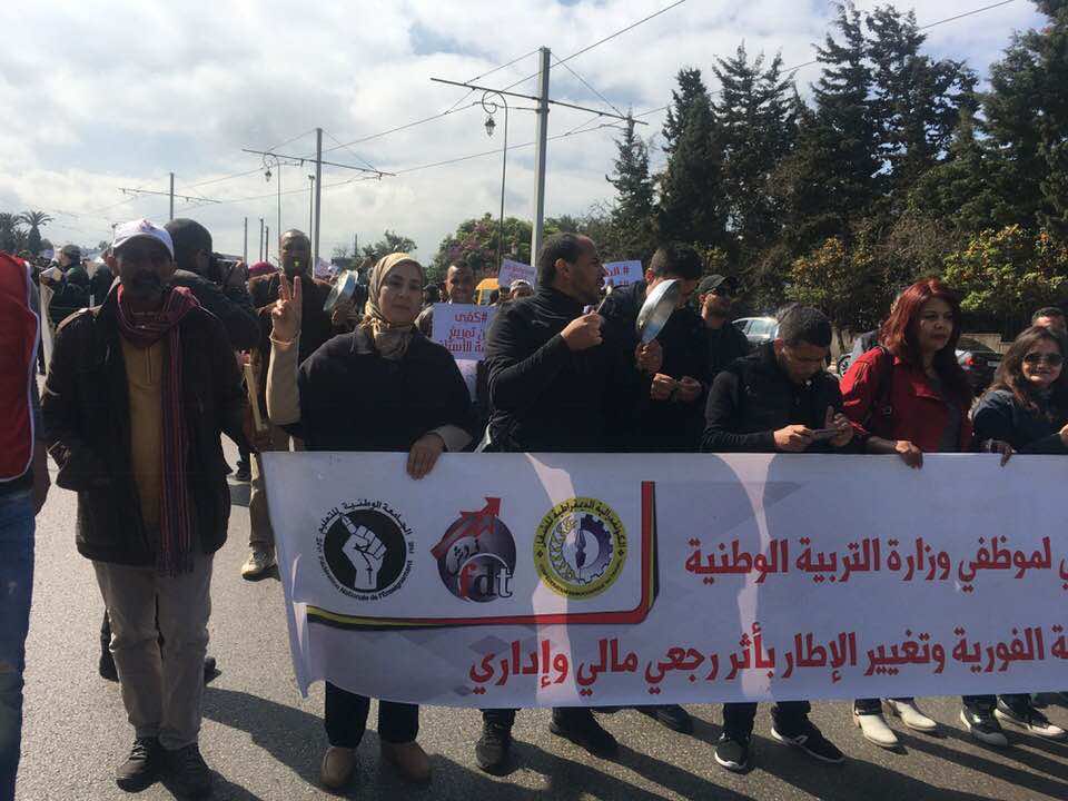 مسيرة "الطنطنة" من وزارة أمزازي إلى قبة البرلمان..الأساتذة من حاملي الشهادات ينزلون إلى الشوارع