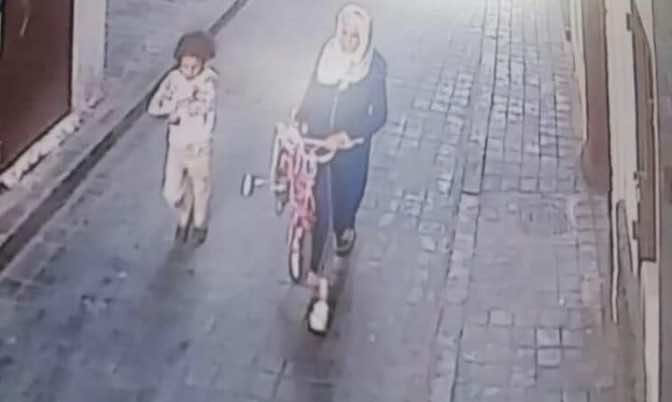 مؤلم.. اختطاف طفلة من أمام منزلها في البيضاء ووالدها: نحن منهارون