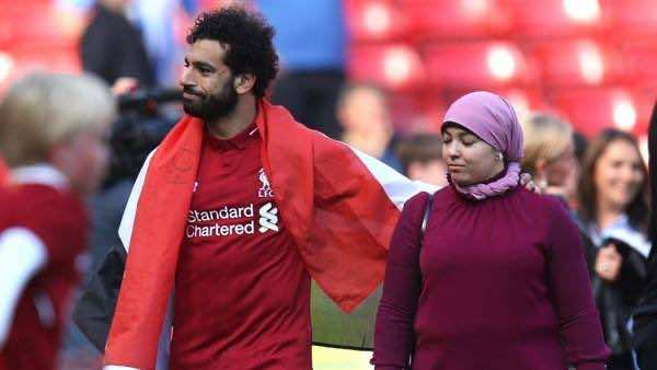 وراء محمد صلاح زوجة "مظلومة".. لكنها أدت دورا في وصوله إلى مستوى عالمي