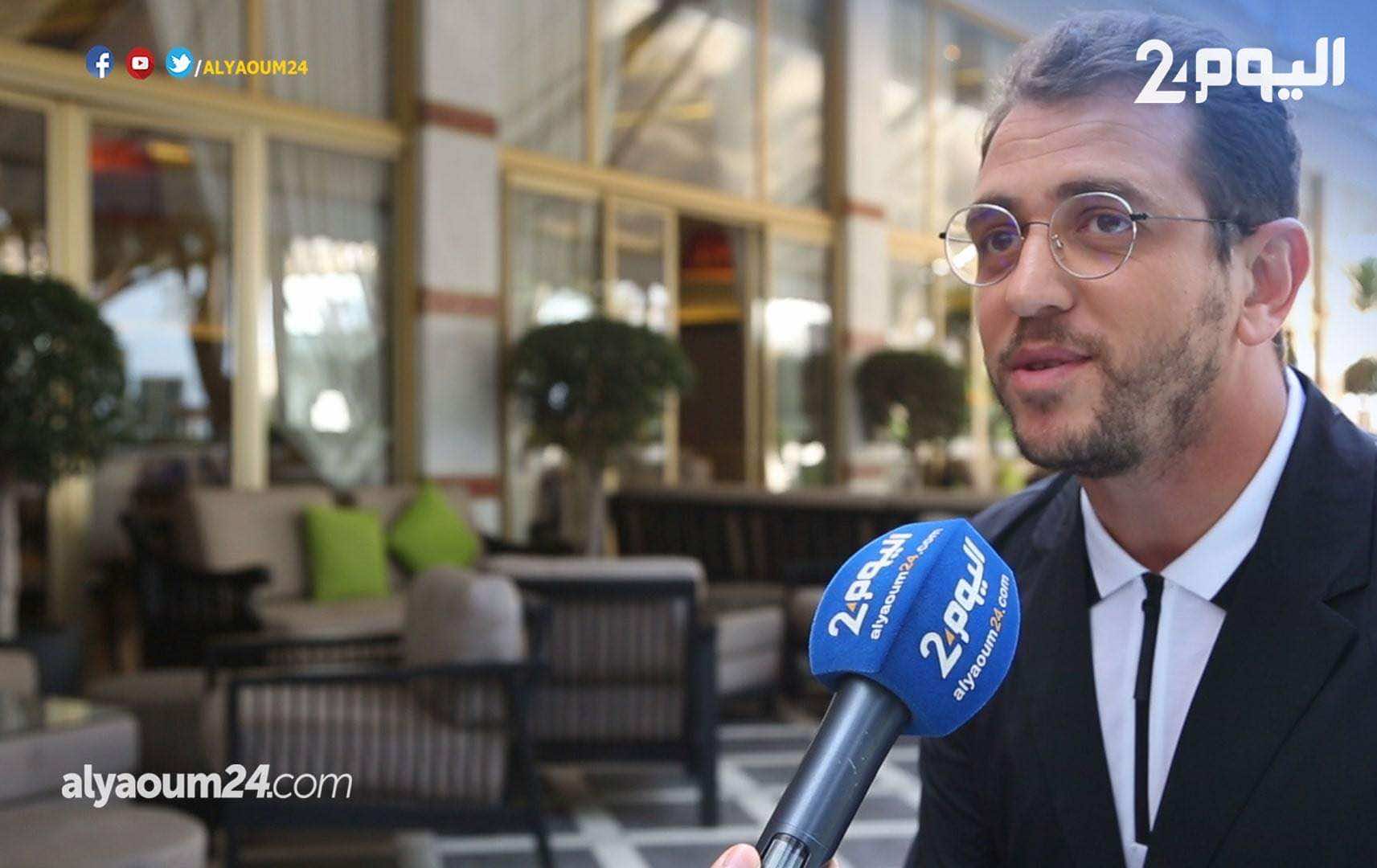 "مومو" يوجه تحية لوالدته في عيد المرأة ويكشف النساء ذوات فضل عليه -فيديو-