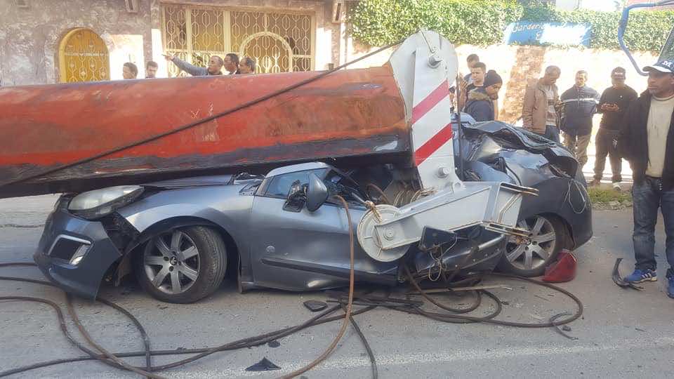 سقوط رافعة بالقنيطرة يخلق الرعب والألطاف الإلاهية منعت وقوع فاجعة إنسانية -صور