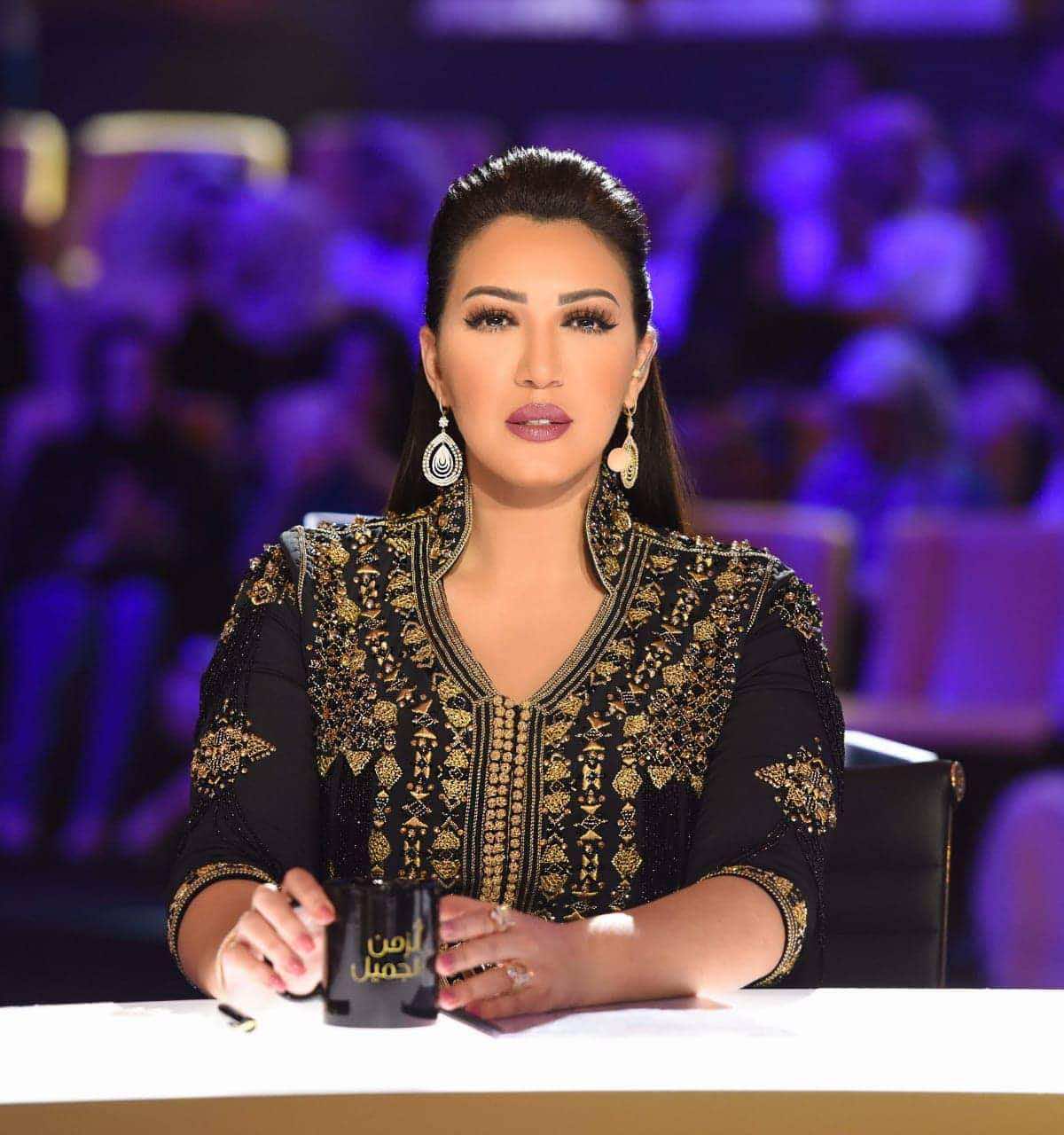 أسماء لمنور.. الفنانة الإنسانة.. توجه رسالة إلى الشعوب وتدعو إلى السلم والسلام