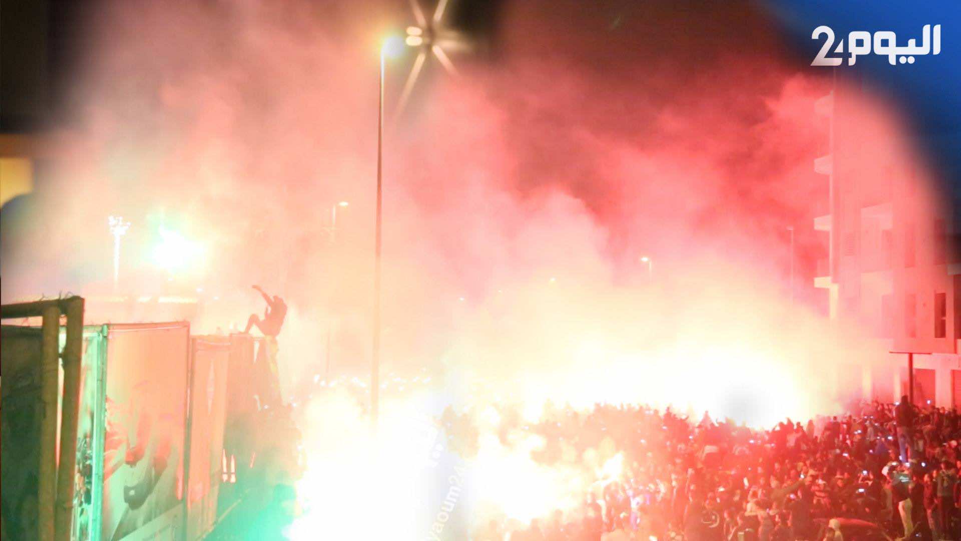 احتفالية للتاريخ..جماهير الرجاء "تشعل" ملعب "الوازيس" في الذكرى الـ70- فيديو