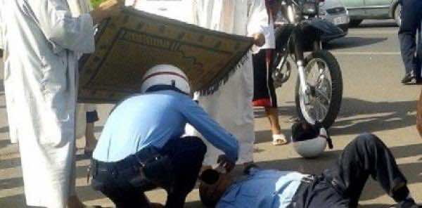 سيارة أجرة بالمحمدية تدهس شرطي مرور وتسحله على طول 6 أمتار!