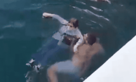 عمل بطولي.. مهاجر مغربي يُنقذ إسبانية من الموت -فيديو