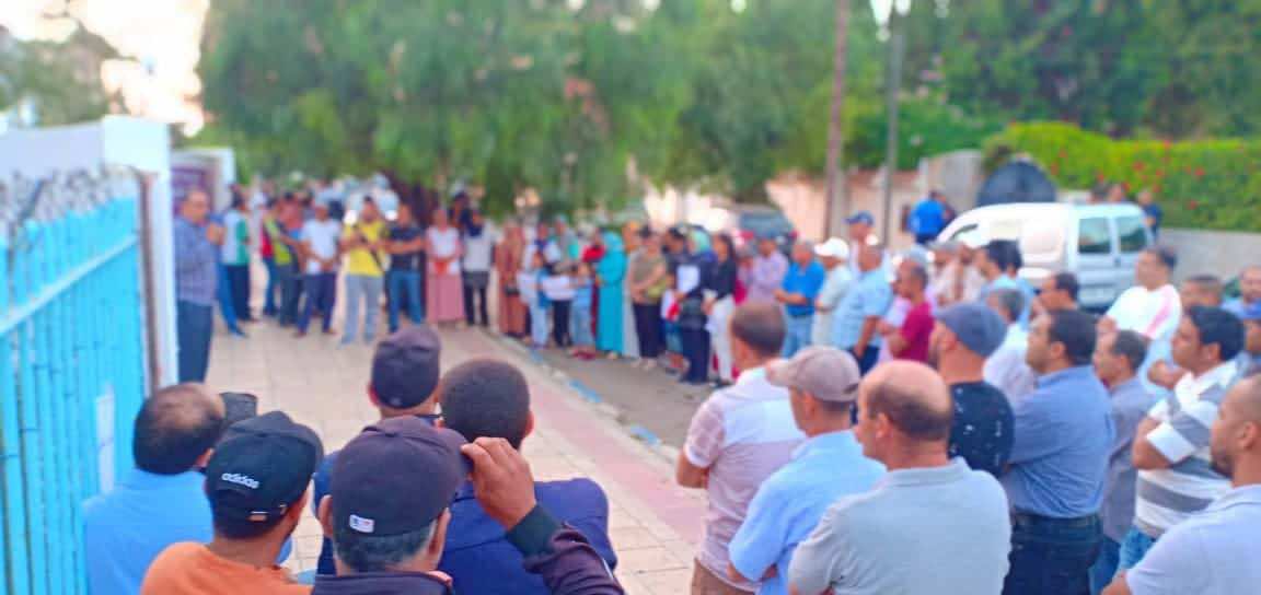 مئات التلاميذ في مدرسة لـ"OCP" يهددهم خطر "الأسلاك الكهربائية عالية التوتر" وهيأة حقوقية: سنقاضي المكتب الشريف للفوسفاط