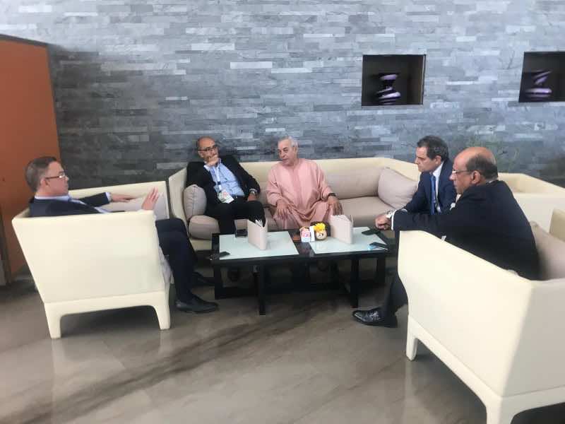 لقجع يحل بالدوحة لدعم الرجاء.. التقى بالزيات وسيكون في مدرجات "الغرافة" - صور