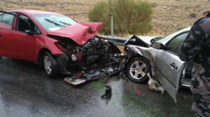 حادثة سير تنهي حياة 3 أشخاص على الفور.. أب وابنيه والأم في حالة حرجة