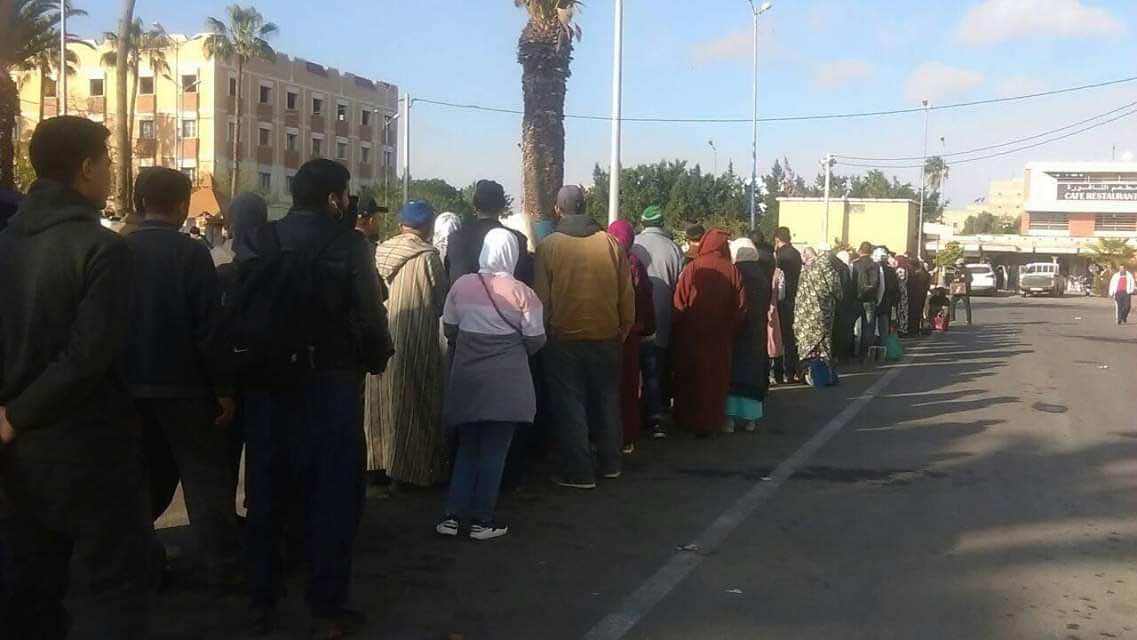 أزمة النقل في تارودانت.. معاناة ساكنة "جشع" سائقي سيارات الأجرة الكبيرة