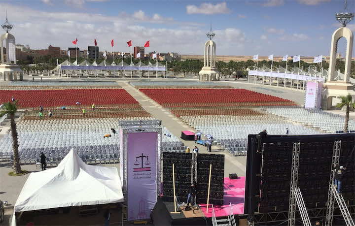 ولد الرشيد يستعرض قوته بالصحراء.. يراهن على حضور 50 ألف بمهرجان يؤطره "بركة" وتغني فيه "باطمة"- صور