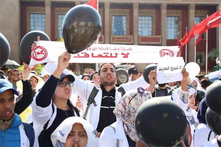 في مسيرة حاشدة.. الأساتذة يرفضون عرض الوزارة ويتمسكون بالإسقاط التام لمخطط التعاقد -فيديو-