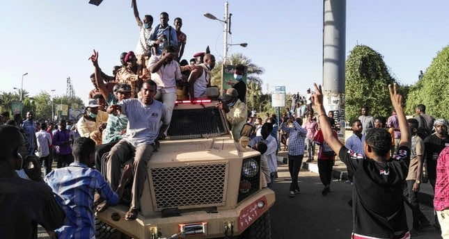 اشتباك بين الأمن والجيش السوداني يُسقط قتيلين.. أحدهما عسكري دافع عن المتظاهرين