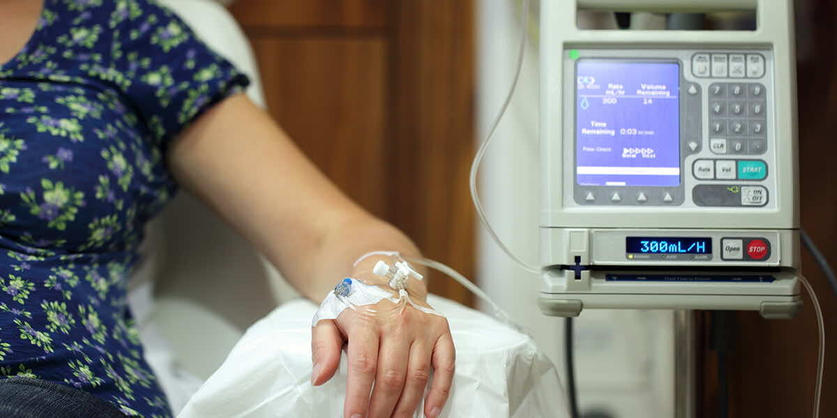 قصة مؤثرة.. طرد خادمة لإصابتها بالسرطان ورفض علاجها بالرباط!