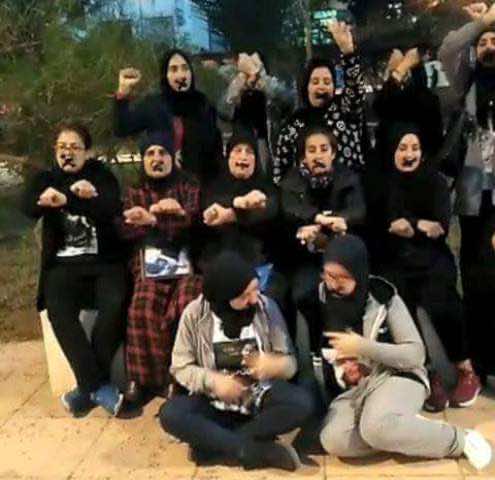 بعد "خياطة الأفواه"..أمهات معتقلي الريف يتضامن مع أبنائهن ب"تكميم الأفواه"