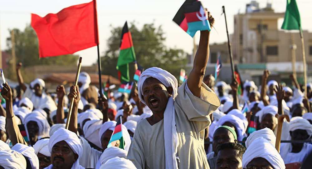 المجلس العسكري الانتقالي في السودان: لن نسلم عمر البشير إلى "الخارج"