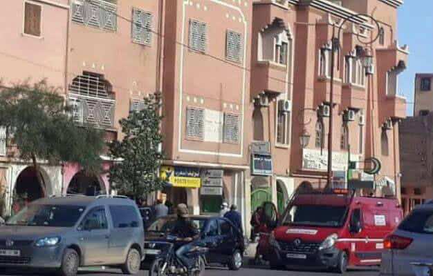 على الطريقة الهوليودية ..عصابة تسطو على وكالة بنكية وتكبل الموظفين