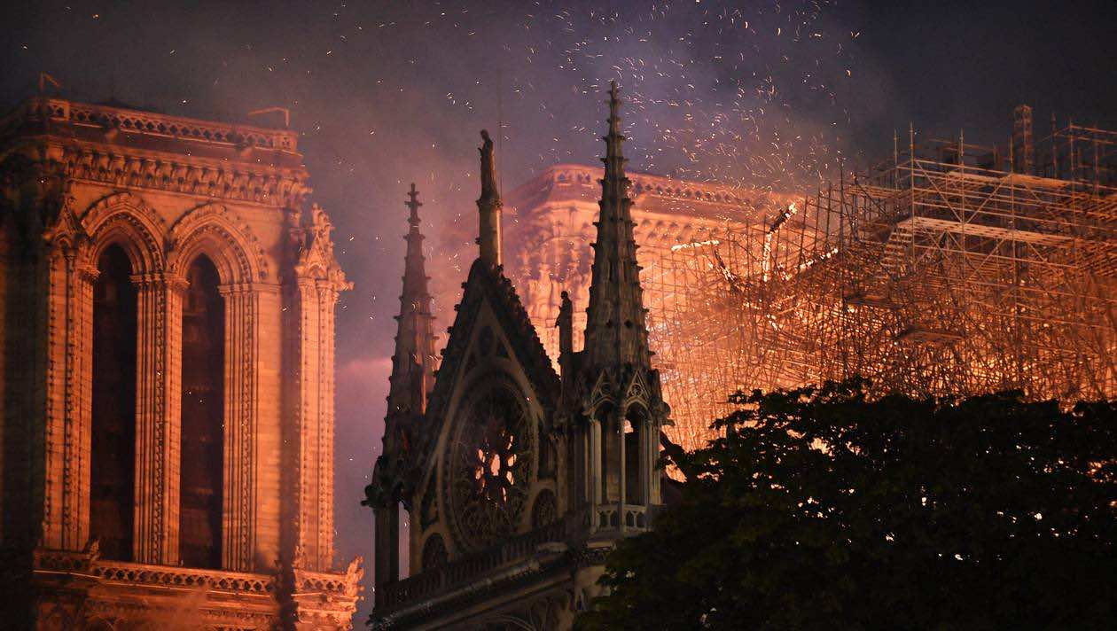 سفارة المغرب تتعاطف مع الفرنسيين جراء حريق "Notre Dame"