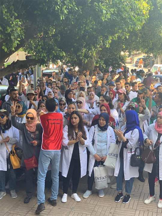 الممرضون يعدون الوزارة بصيف ساخن .. إضرابات واعتصامات طلبا "للإنصاف في التعويض" و"إسقاط التعاقد"