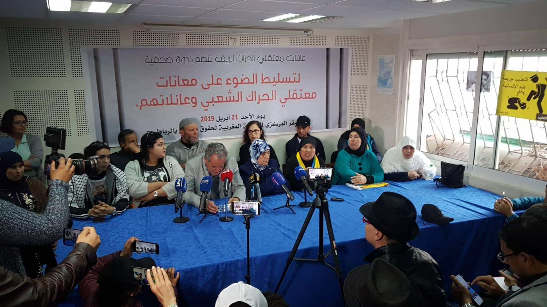 عائلات معتقلي الحراك تطلق نداء لإطلاق سراحهم..والزفزافي: من أبنائنا من يتقيأ دما ومنهم من أقسم على أن لا يخرج إلا في نعش!