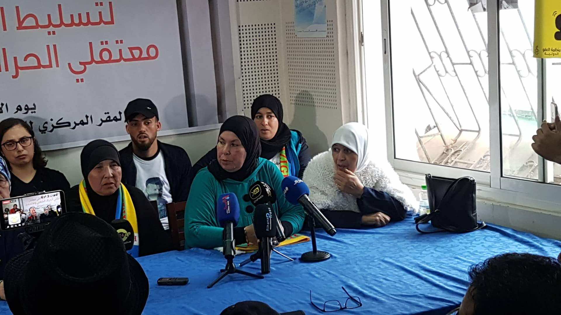 أمهات "معتقلي الحراك" يدلين بشهادات مؤثرة بعد الحكم على أبنائهن: "ربينا وعرفنا شنو ربينا وفخورات بهم"