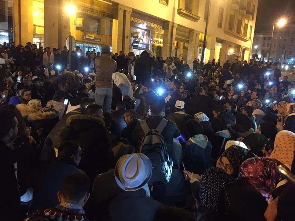 بعد ساعات من الاحتجاج أمام البرلمان .. "المتعاقدون" ينهون اعتصامهم الليلي وسط دعوات لتجديد الاحتجاج غدا