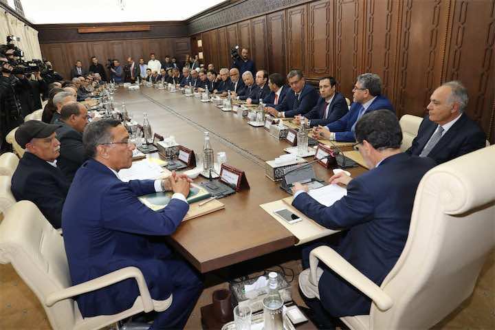 التفاصيل الكاملة لنتائج الحوار الاجتماعي.. زيادة 500 درهم لموظفي القطاع العام و10% لقابضي "سميك"