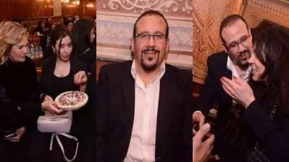 هشام عباس يغضب الجمهور بسبب الضحك وغياب الحزن في عزاء والدته!
