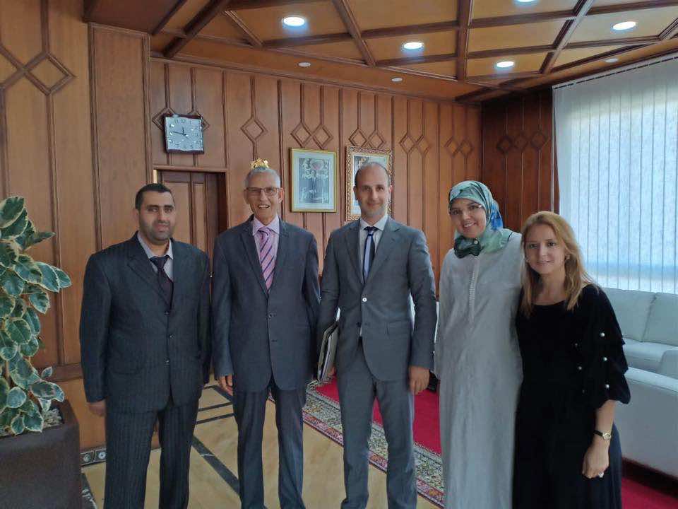 صيادلة الـPJD يسلمون الداودي مذكرة حول تهديد "المكملات الغدائية" للسلامة الصحية