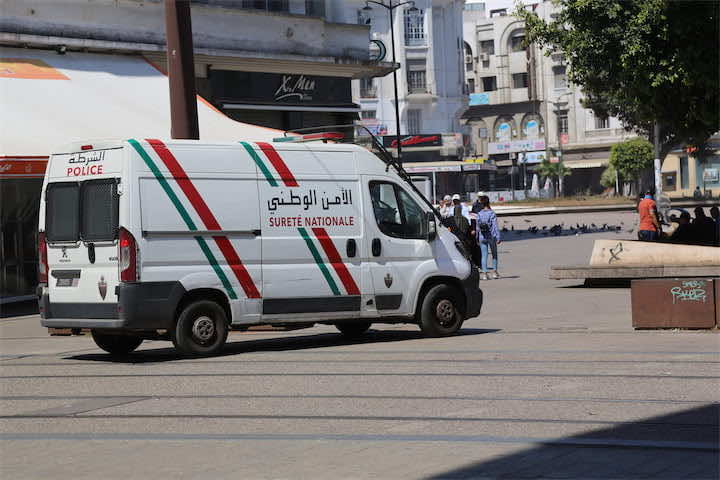 الإفطار العلني في كبرى ساحات البيضاء يستنفر الأمن..نشطاء دعوا إلى وقفة احتجاجية لإلغاء الفصل 222- صور