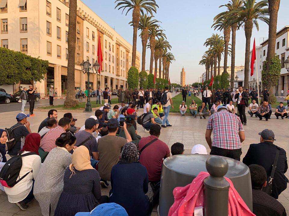 قبيل آذان المغرب.. تدخل أمني لفض اعتصام الأساتذة حاملي الشهادات أمام البرلمان