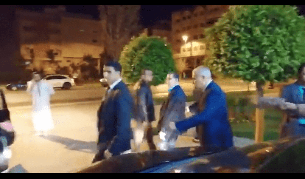 لحظة محاصرة الطلبة الممرضين للعثماني في طنجة - فيديو