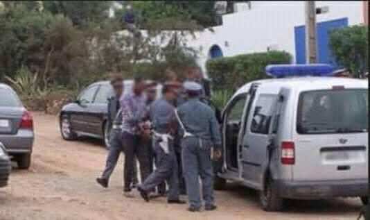 تبادل القبل داخل سيارة يتسبب في اعتقال شاب وشابة نواحي كلميم 