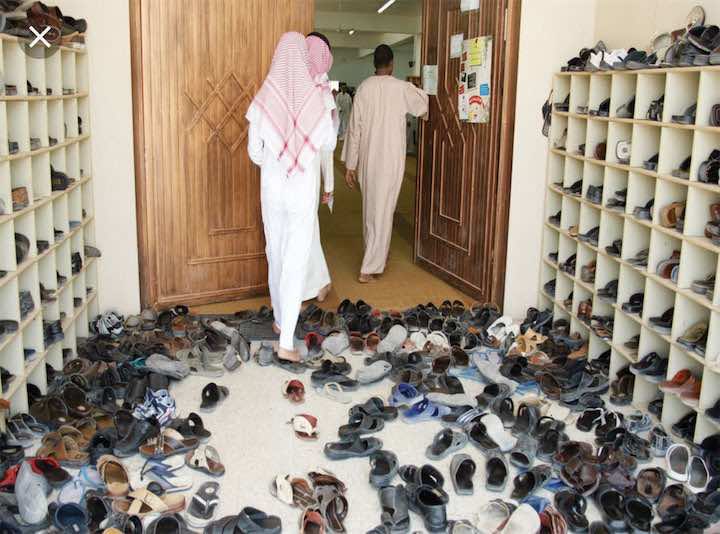 مراكش.. القبض على رجل متلبس بسرقة أحذية المصلين خلال صلاة الجمعة