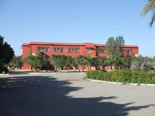 تلميذة تتهم ناظر ثانوية فرنسية بالتحرش وبعثة من السفارة الفرنسية تصل إلى مراكش