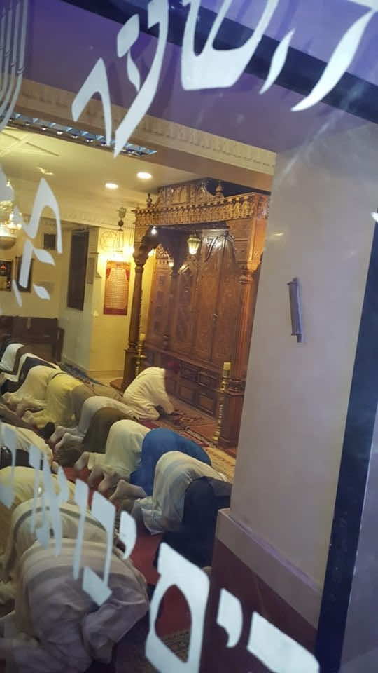 مسلمون يفطرون ويصلون في كنيس يهودي في مراكش...تعايش شَوشت عليه صفحات إسرائيل - صورة