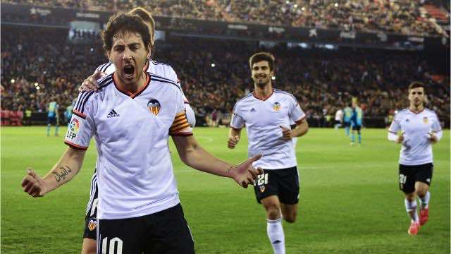 فالنسيا يسقط برشلونة ويتوج بطلا لكأس ملك إسبانيا