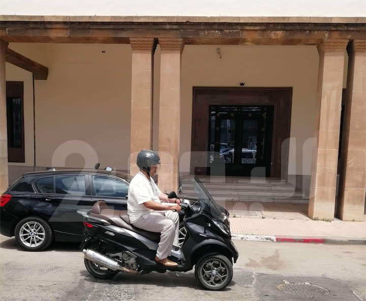 بعد تنبيه أخته "أسماء"..رئيس مجلس النواب ينبه فوزي الشعبي بسبب الهندام "غير اللائق"