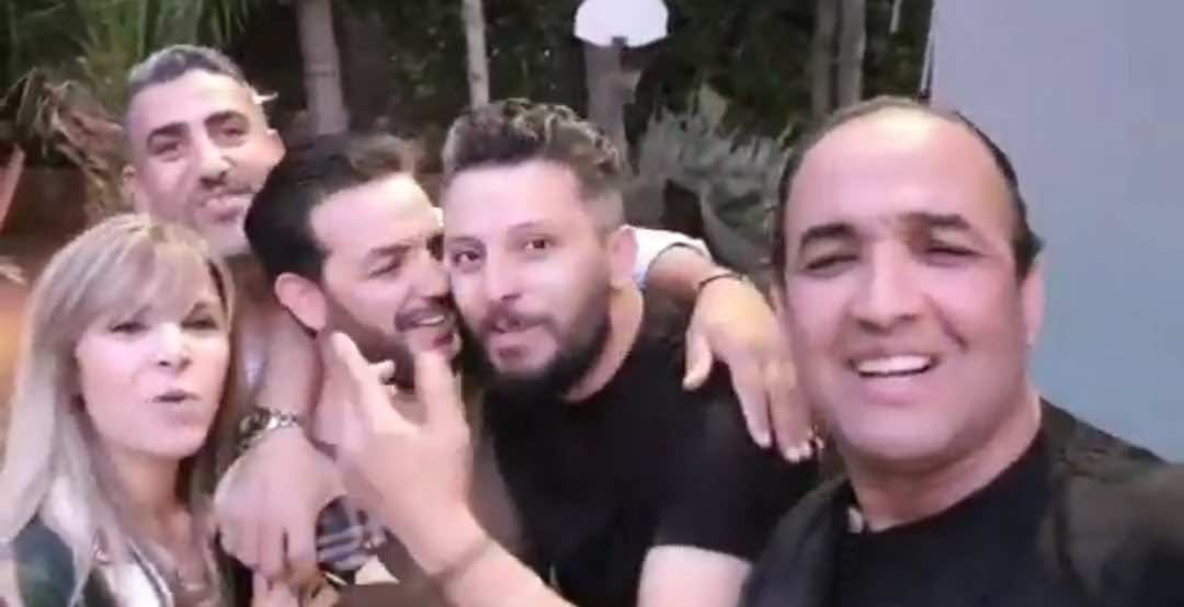 طاقم "الماضي لا يموت" يحتفل رفقة عمور بنجاح المسلسل - فيديو