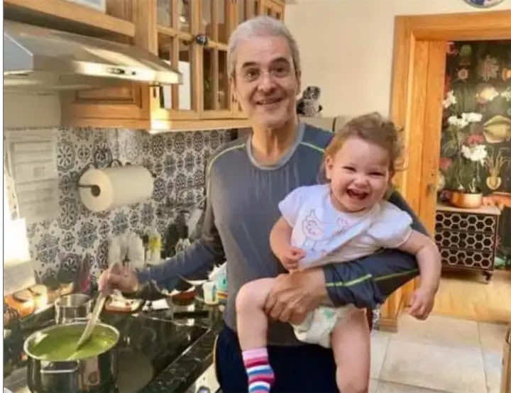 الأمير مولاي هشام يخطف الأنظار.. معايدة من المطبخ